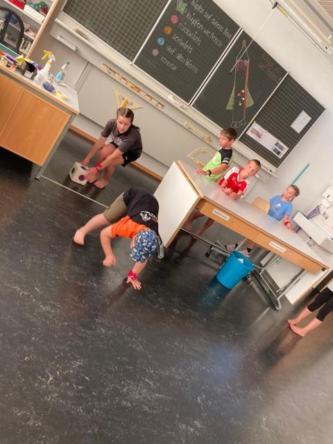 Schulschluss Schule Mitledi – Bild 4